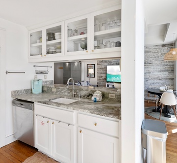 Carillon Market 305