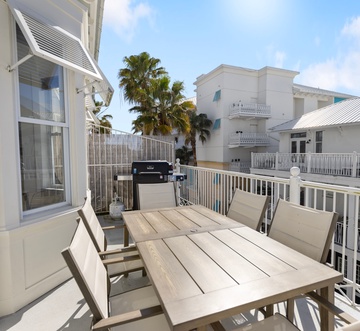 Carillon Market 305