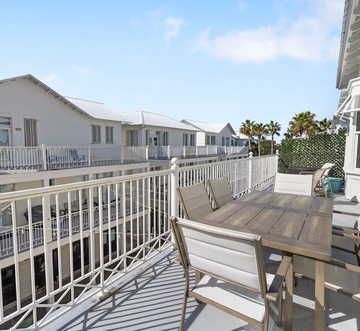 Carillon Market 305