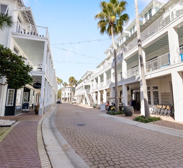 Carillon Market 305