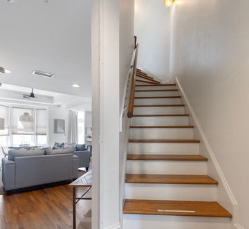 Carillon Market 305
