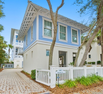 Shangri-La at Carillon Beach