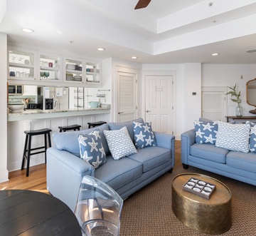 Carillon Market 305