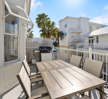 Carillon Market 305