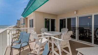 Sandy Key 818 Deck with Chairs and Table