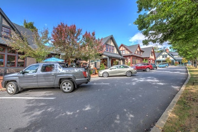 Village of Cheshire Cabins - Chickadee's Hatch 2