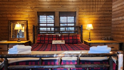 Village of Cheshire Cabins - Blue Jay's Perch 4