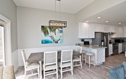 Dolphin Watch East 7