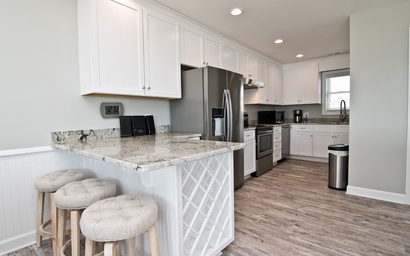 Dolphin Watch East 10