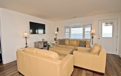 Captain's Quarters East 3