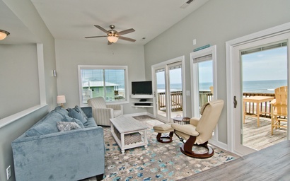 Dolphin Watch East 4