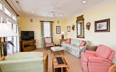 Carriage House At Water's Edge 2