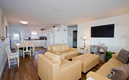 Captain's Quarters East 4