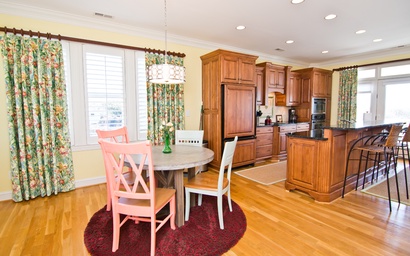 Carriage House At Water's Edge 8