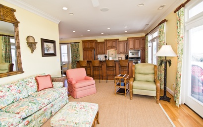 Carriage House At Water's Edge 5