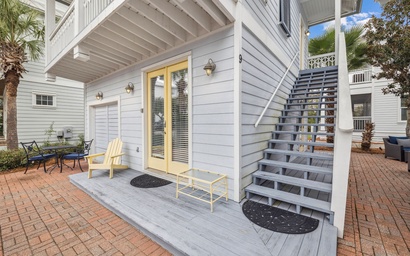 Tram-on-Time Carriage House 6