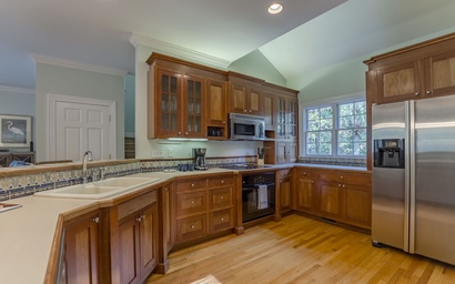 110 Governors Drive 5