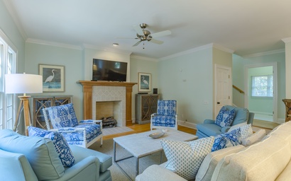 110 Governors Drive 4