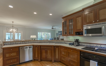 110 Governors Drive 6