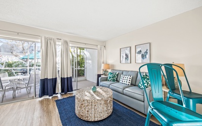 Coconuts Poolside #115