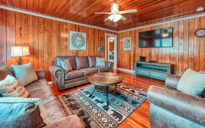 Gatlinburg's Cozy Rose 3