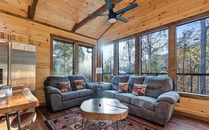 Bearfoot Splash Hideaway 2