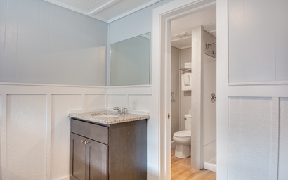 TH09: Bluefish Room 5