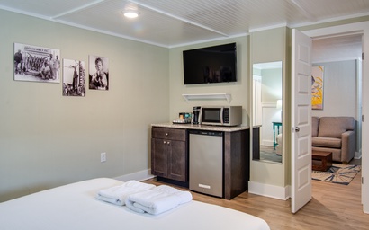 TH33: Diamond Shoals Suite 10