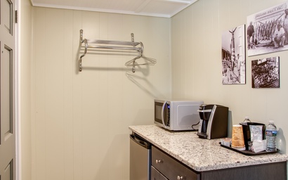 TH06: Yellowfin Room 4