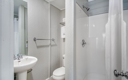 TH09: Bluefish Room 4