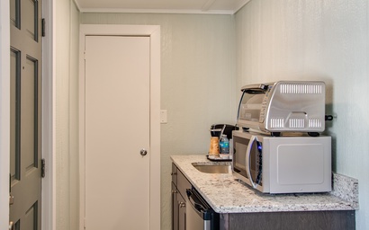 TH08: White Marlin Room 4