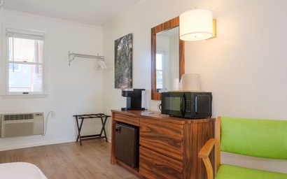 BS Room 2: Two Full Beds 4