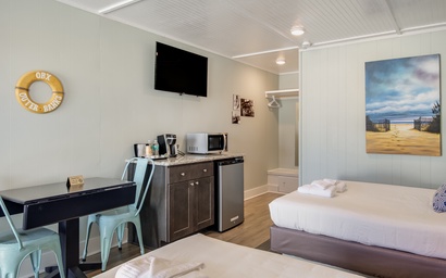 TH25: Shallowbag Bay Room 3