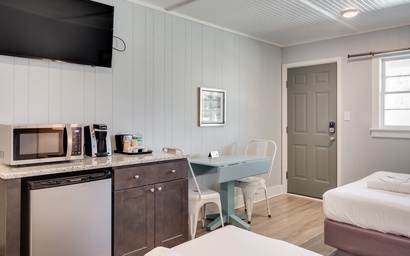 TH22: Hatteras Inlet Room 3