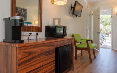 BS Room 6: King Room 4