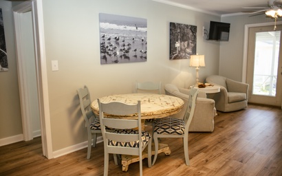 BS Apartment: 2 Bedrooms 4