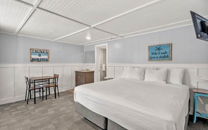 TH09: Bluefish Room 6