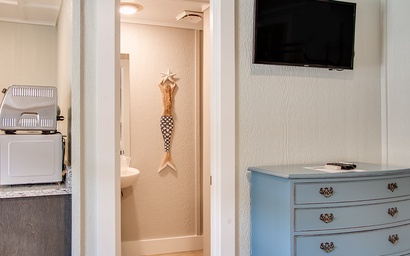 TH08: White Marlin Room 6