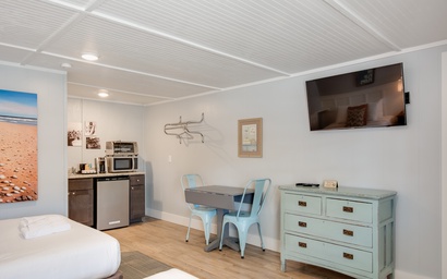 TH13: Striped Bass Room 3