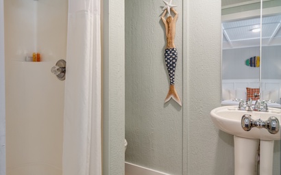 TH07: Blue Marlin Room 6