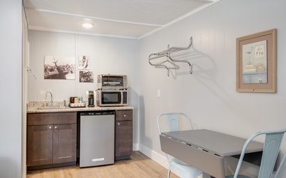 TH13: Striped Bass Room 4