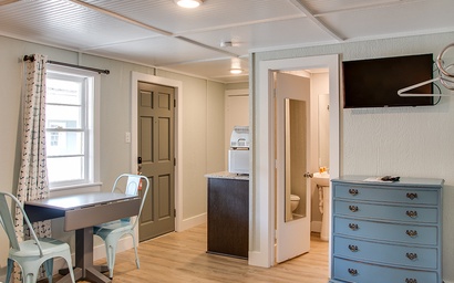 TH08: White Marlin Room 3