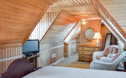 BB11: Lighthouse Suite 4