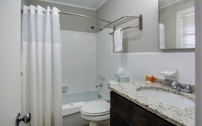 TH33: Diamond Shoals Suite 8