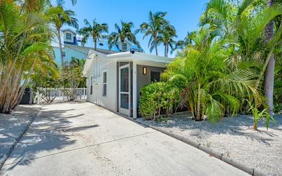 A Charming Beach Cottage - Unit A 6