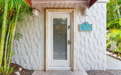 Crescent Beach Villas - La Estrella 6