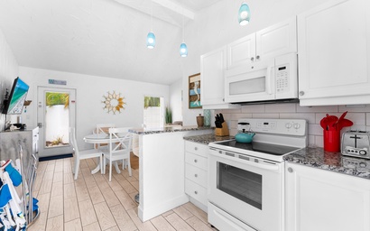 Crescent Cove - A Crescent Beach Villa 10