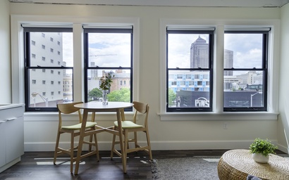 One Bedroom Apt Downtown 3