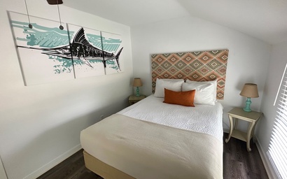 Surf Cottage, block from Lake Erie 6
