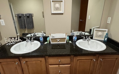 Downtown Spacious Condo 4